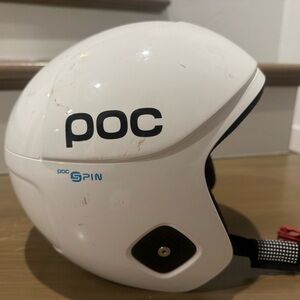 Pock ski kids helmet size medium color white in perfect conditions.
